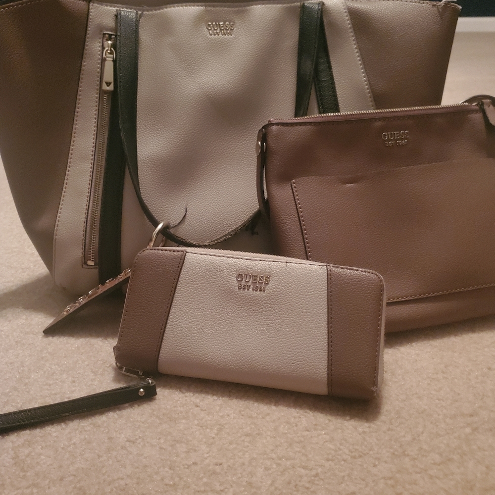 Guess Purse & Wallet